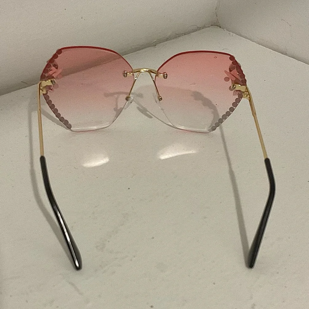 Oversized Rhinestone Bling Sunglasses Square Gradient Pink Lenses Gold Wireless